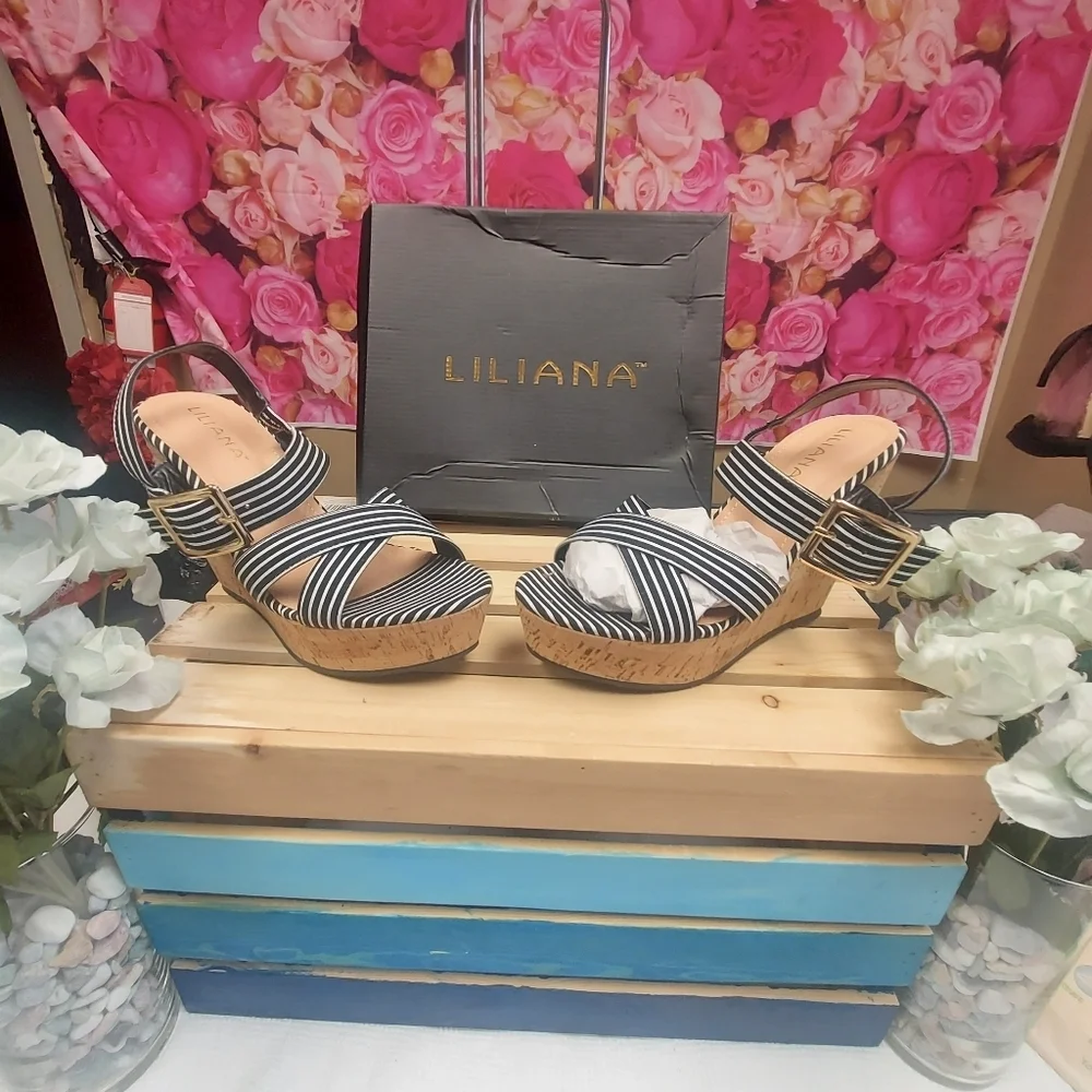 Liliana NWT Emilia 2 Black Size 10 Striped Wedge Sandal